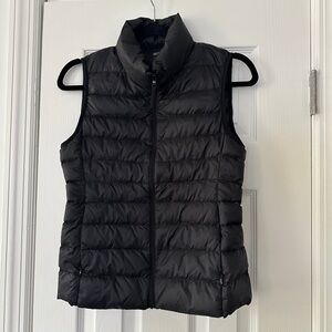 UNIQLO Women's Black Puffer Down Vest Size Small